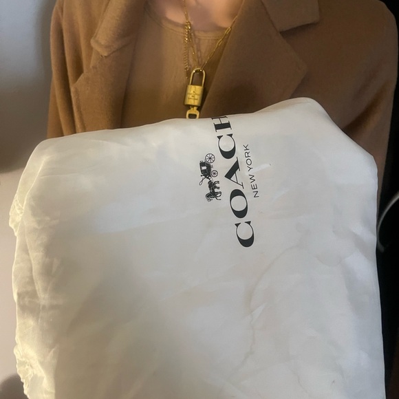 Authentic coach leather shoulder bag